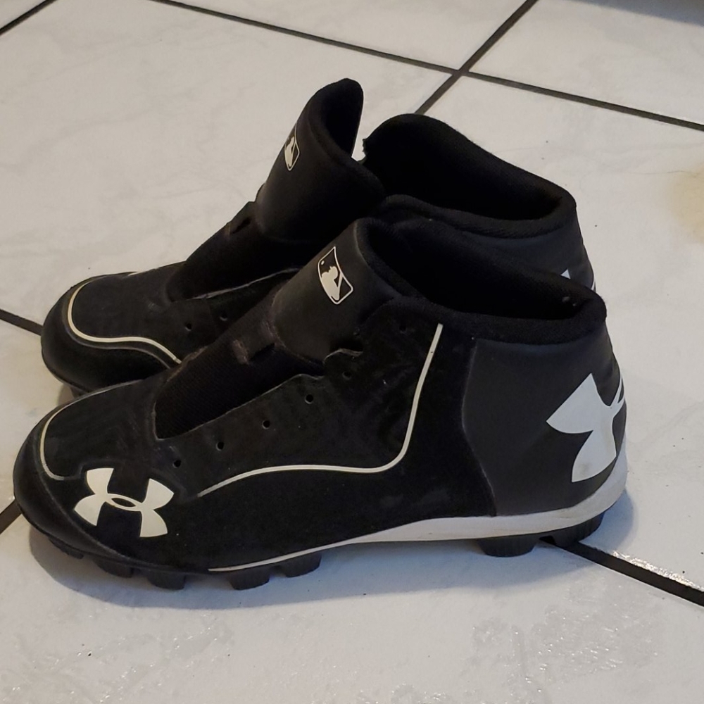 Baseball/ softball cleats